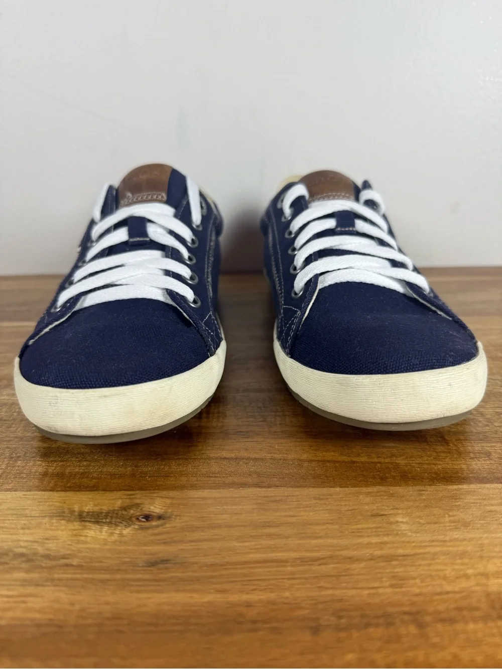 Taos Star Burst Dark Blue Canvas Lace Up Sneakers Size 8